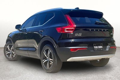 2025 Volvo XC40 B5 Core