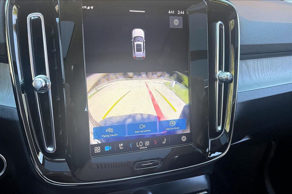 2025 Volvo XC40 B5 Core