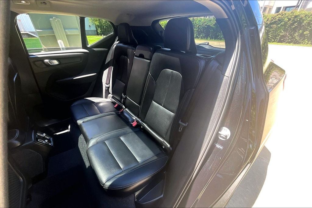 2025 Volvo XC40 B5 Core