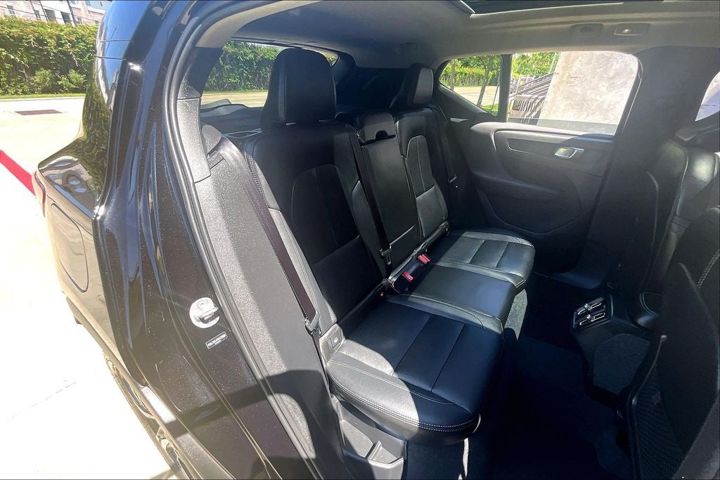 2025 Volvo XC40 B5 Core