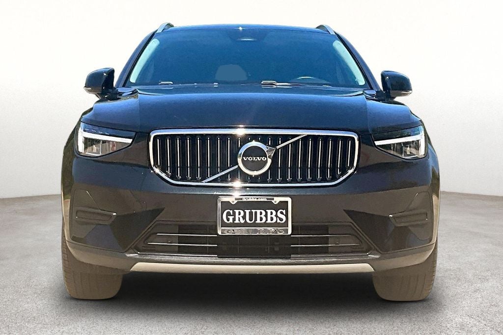 2025 Volvo XC40 B5 Core
