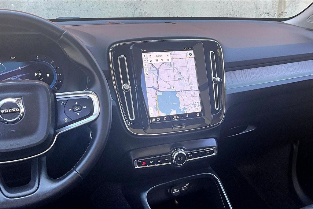 2025 Volvo XC40 B5 Core