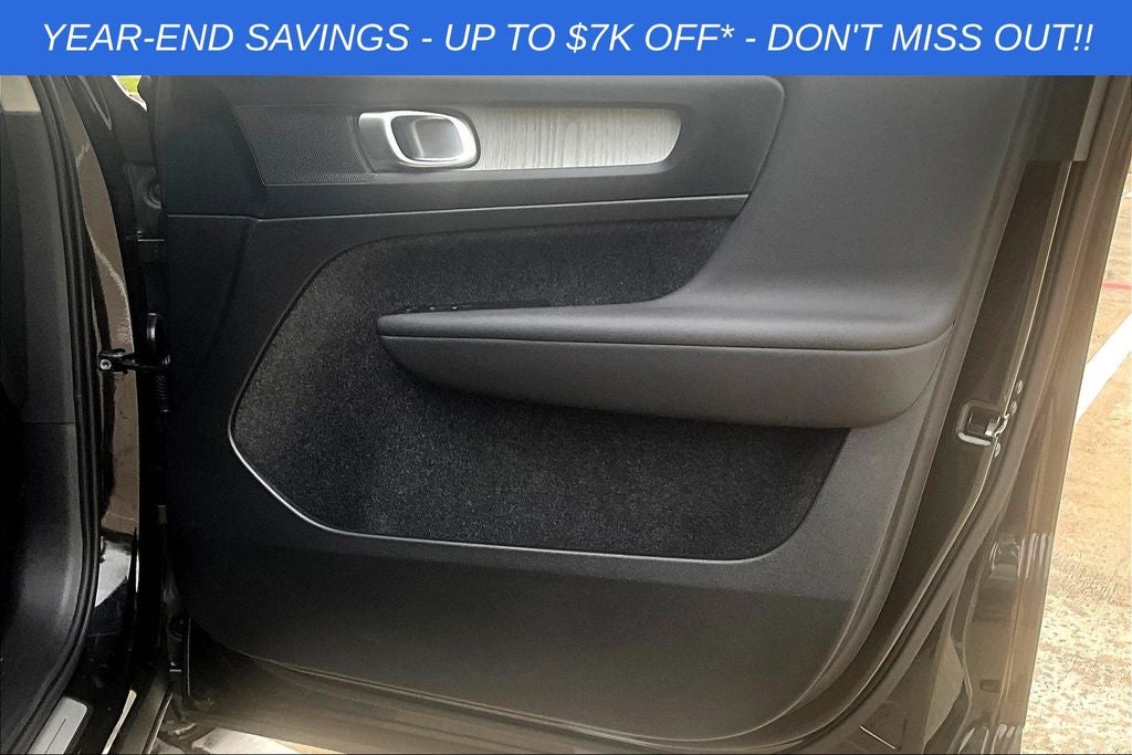 2025 Volvo XC40 B5 Core