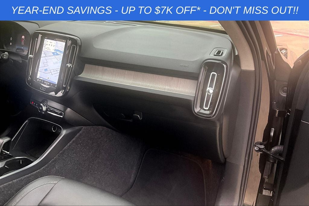 2025 Volvo XC40 B5 Core