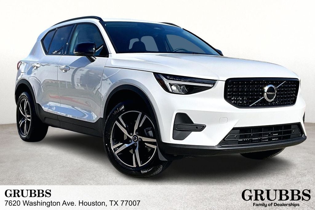 2026 Volvo XC40 B5 Core