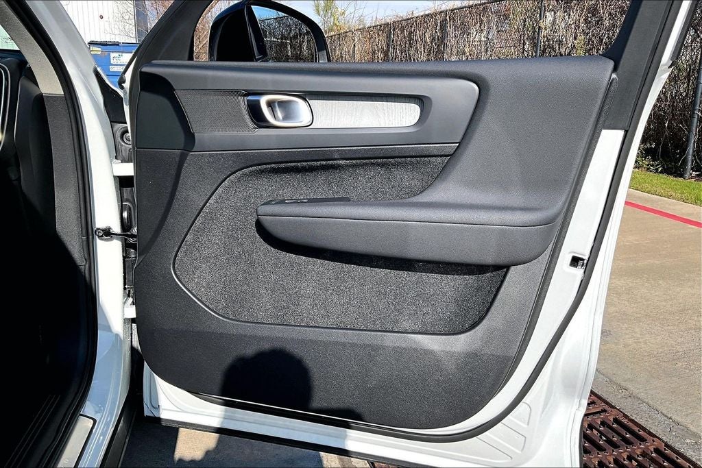 2026 Volvo XC40 B5 Core