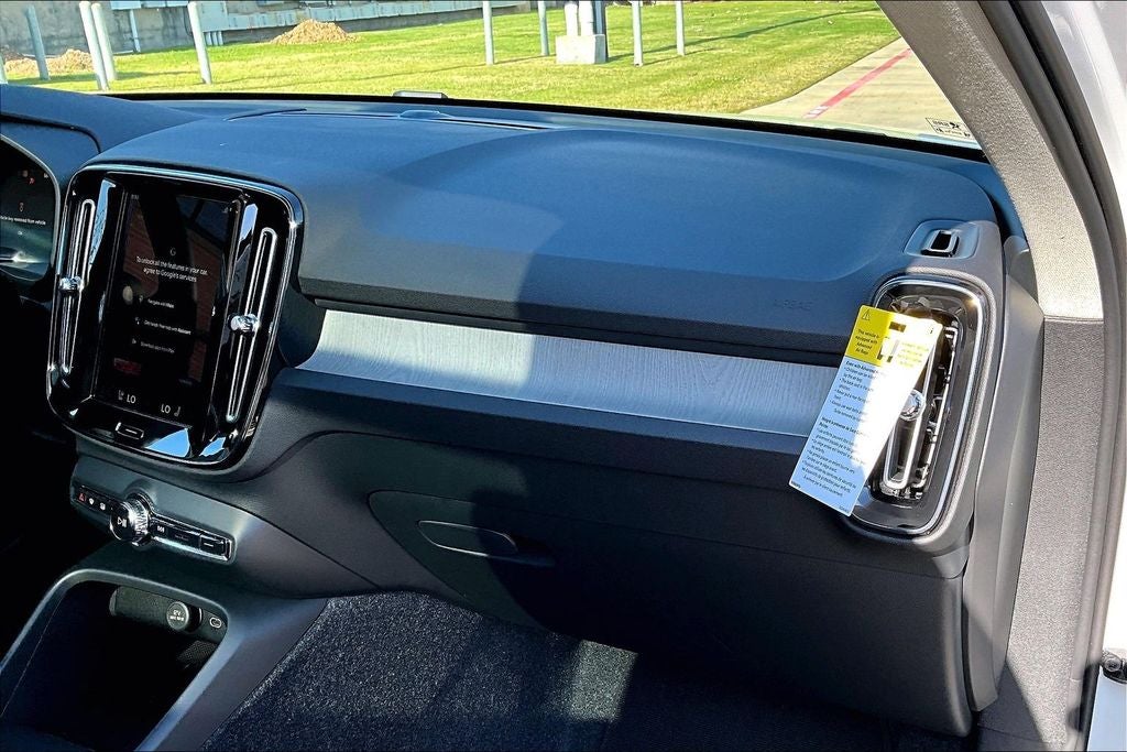 2026 Volvo XC40 B5 Core