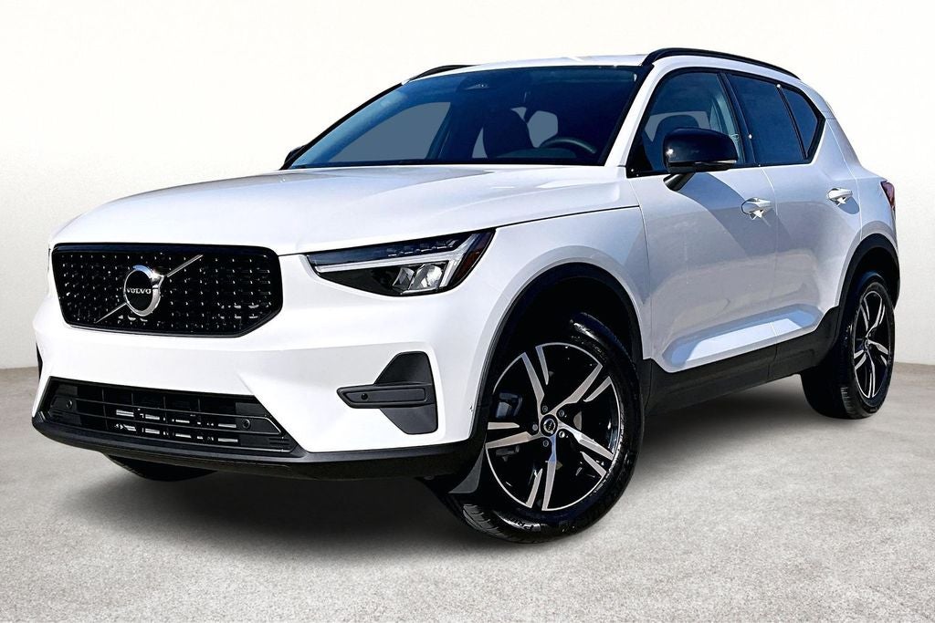 2026 Volvo XC40 B5 Core