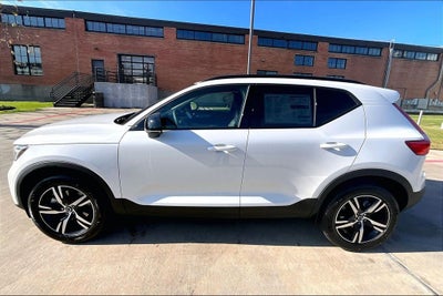 2026 Volvo XC40 B5 Core