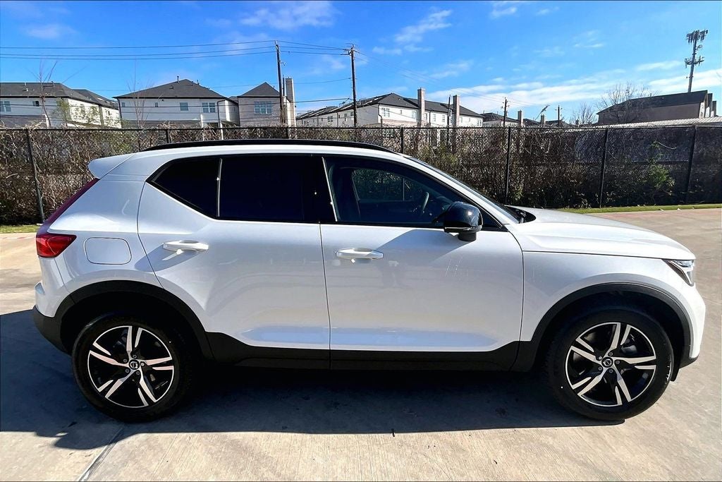 2026 Volvo XC40 B5 Core