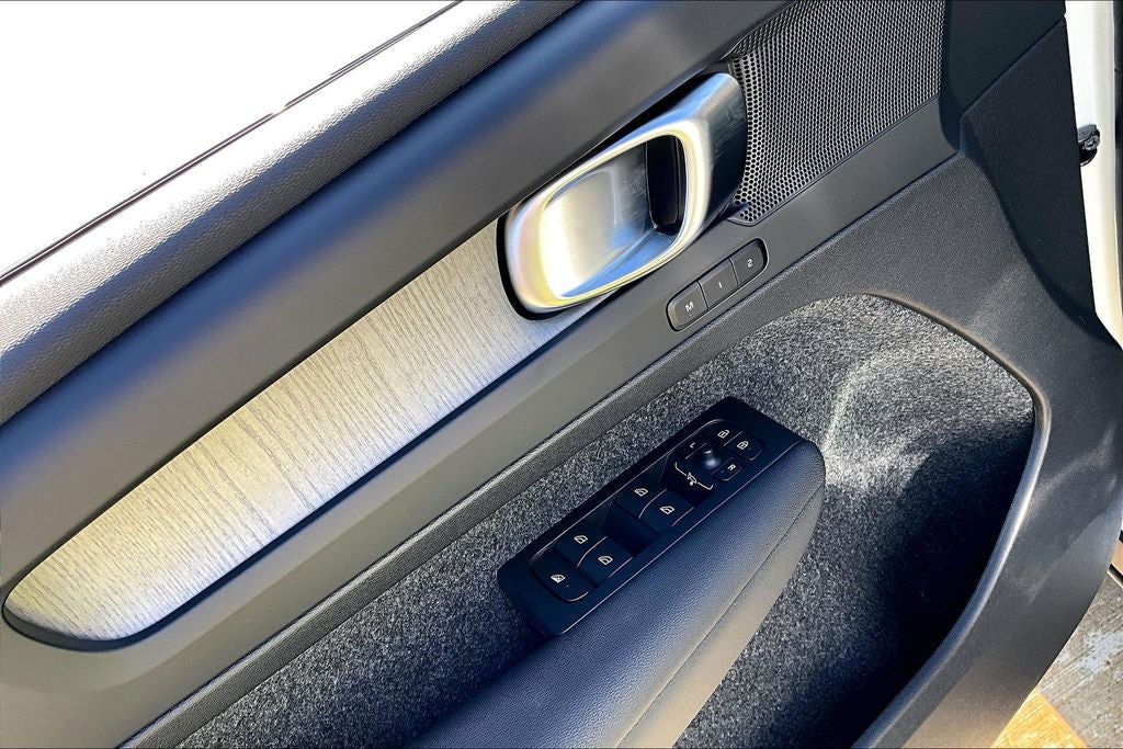 2026 Volvo XC40 B5 Core