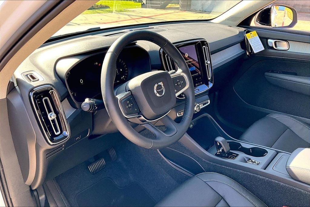 2026 Volvo XC40 B5 Core