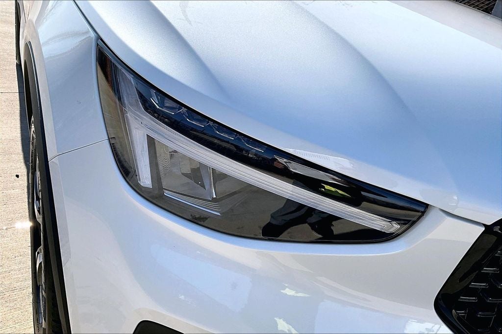 2026 Volvo XC40 B5 Core