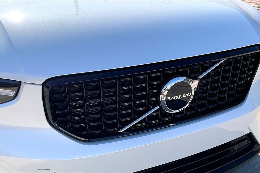 2026 Volvo XC40 B5 Core