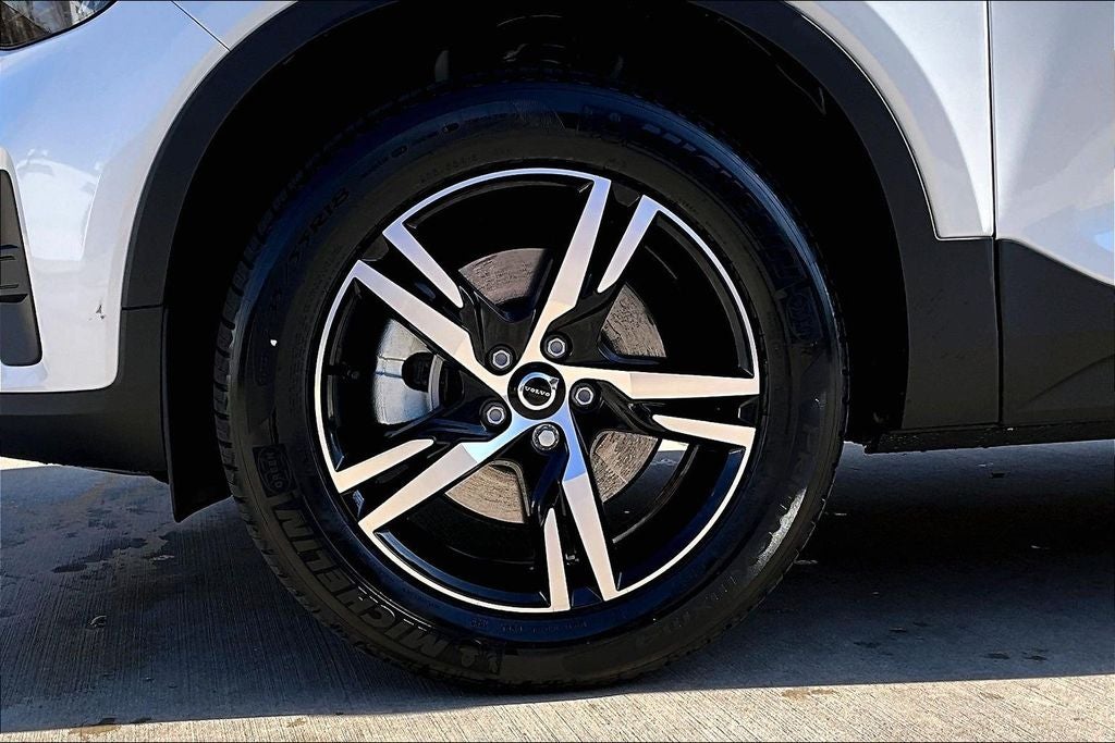 2026 Volvo XC40 B5 Core