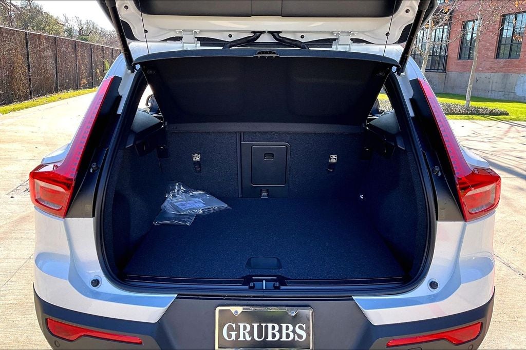 2026 Volvo XC40 B5 Core