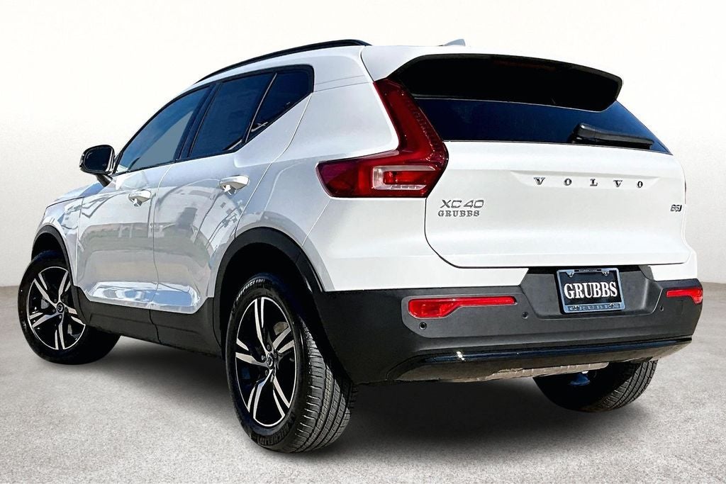2026 Volvo XC40 B5 Core