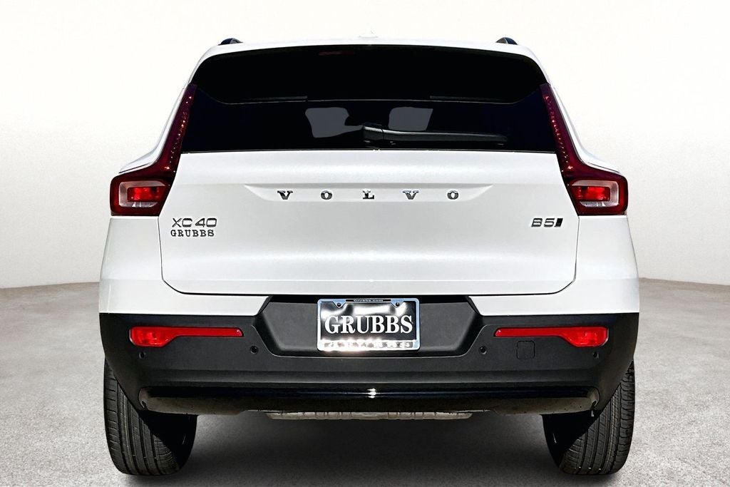 2026 Volvo XC40 B5 Core