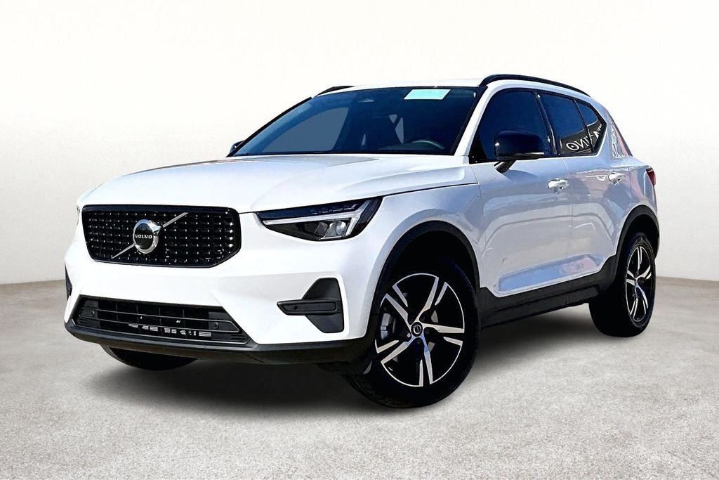 2026 Volvo XC40 B5 Core