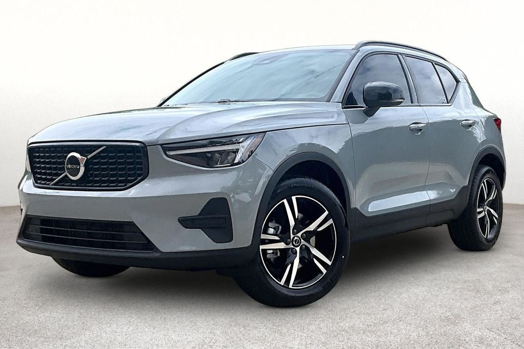 2026 Volvo XC40 B5 Core