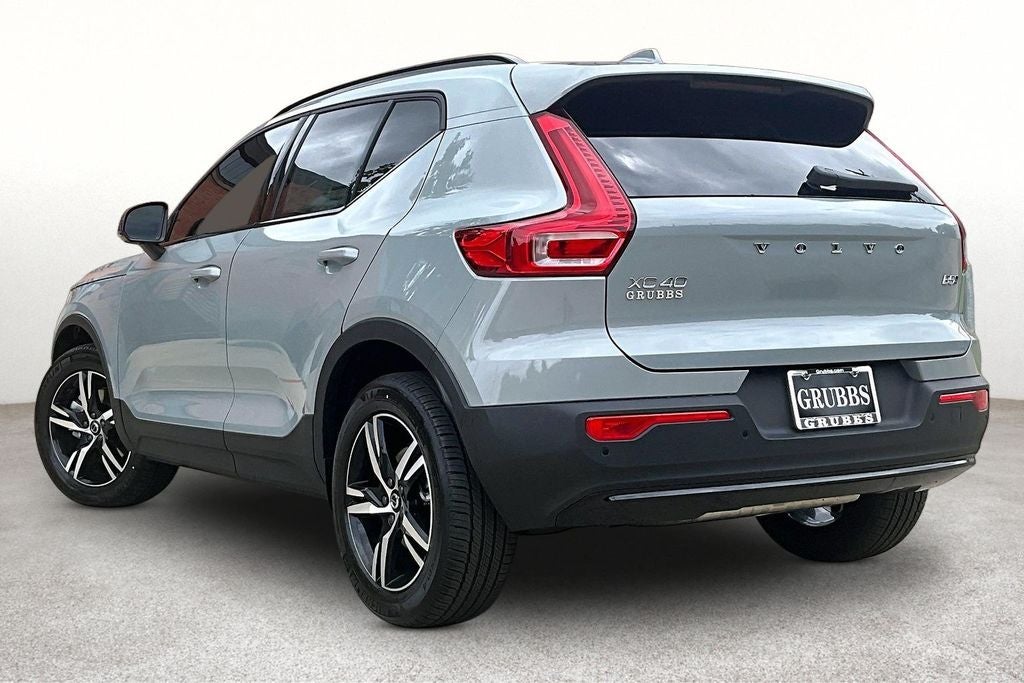 2026 Volvo XC40 B5 Core
