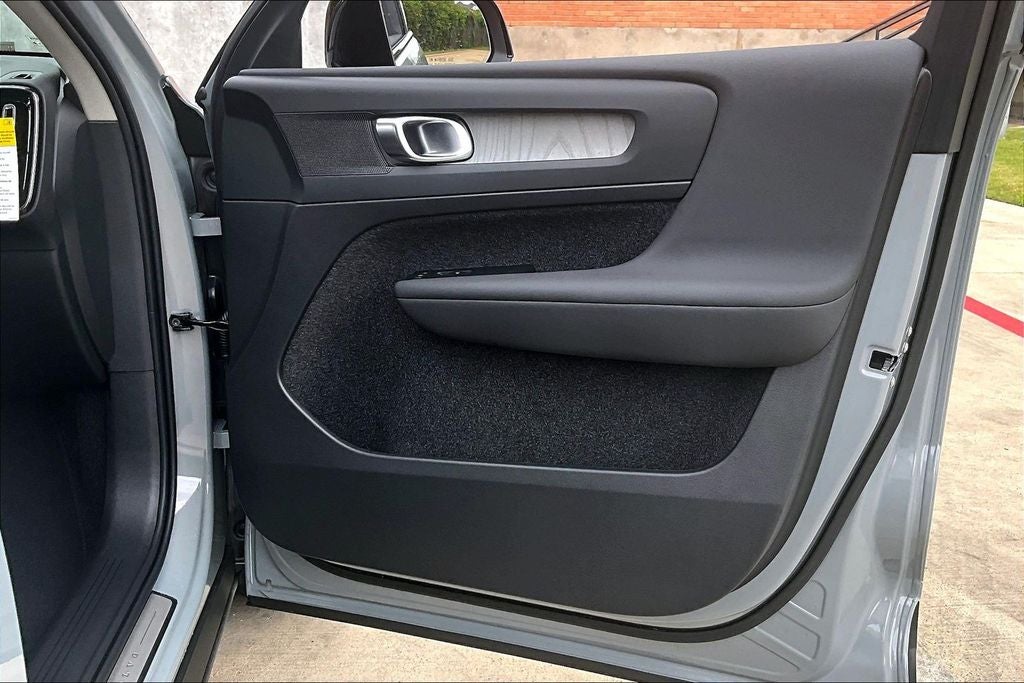 2026 Volvo XC40 B5 Core