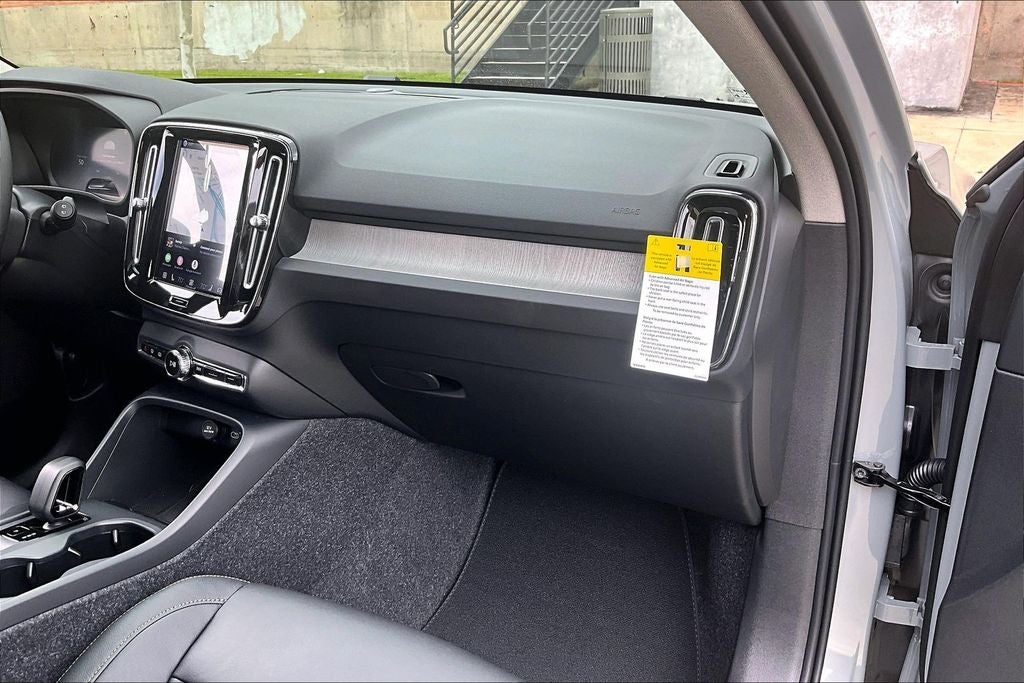 2026 Volvo XC40 B5 Core