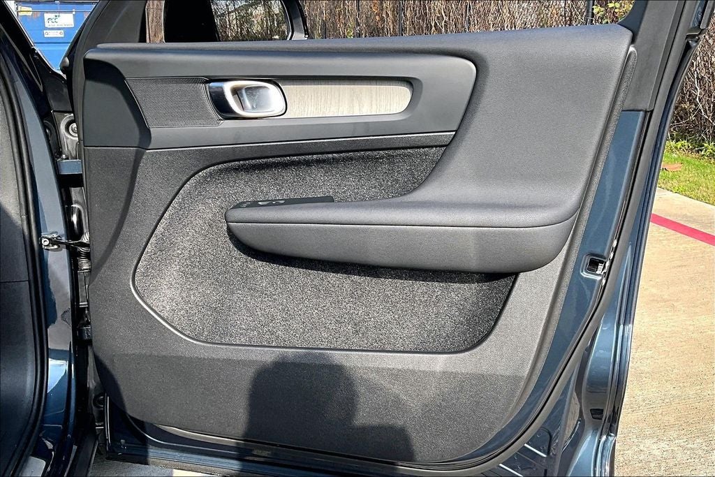 2026 Volvo XC40 B5 Core