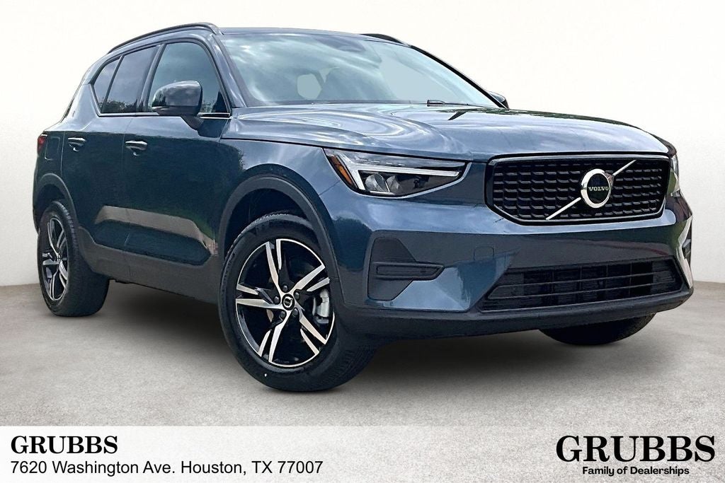 2026 Volvo XC40 B5 Core