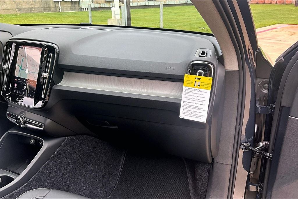 2026 Volvo XC40 B5 Core