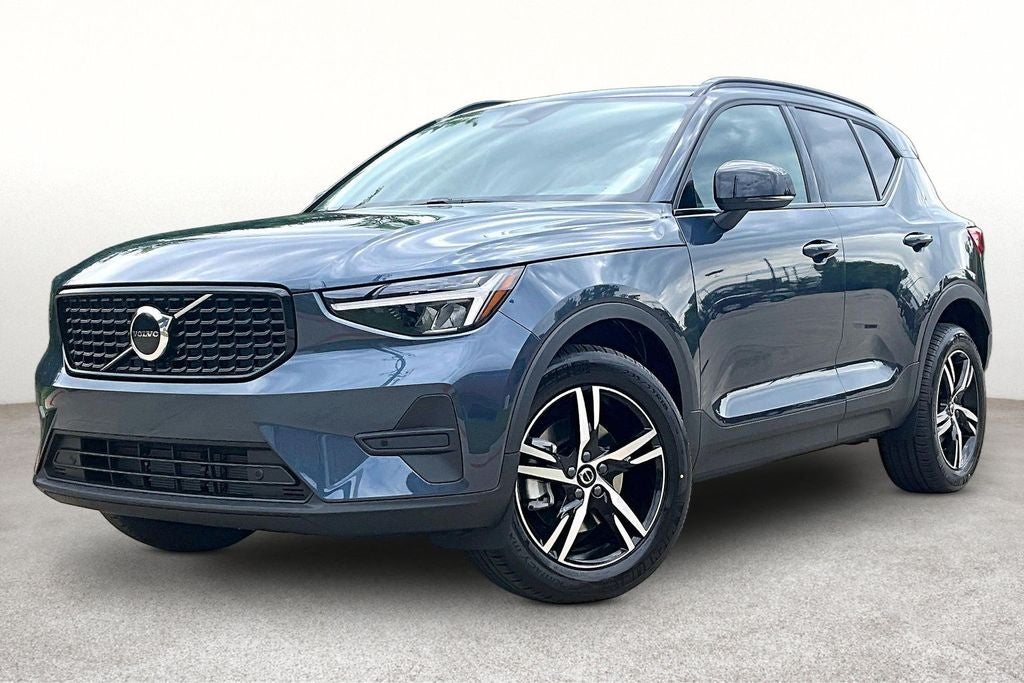 2026 Volvo XC40 B5 Core