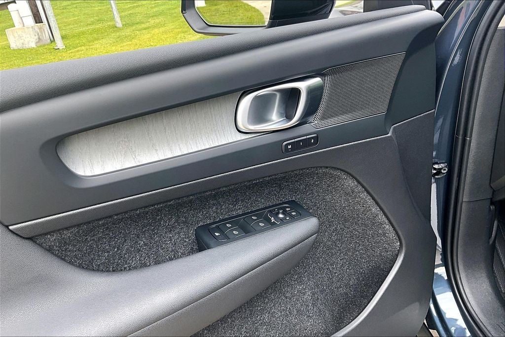 2026 Volvo XC40 B5 Core