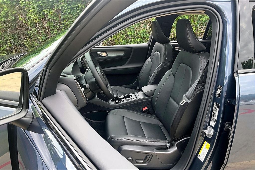 2026 Volvo XC40 B5 Core