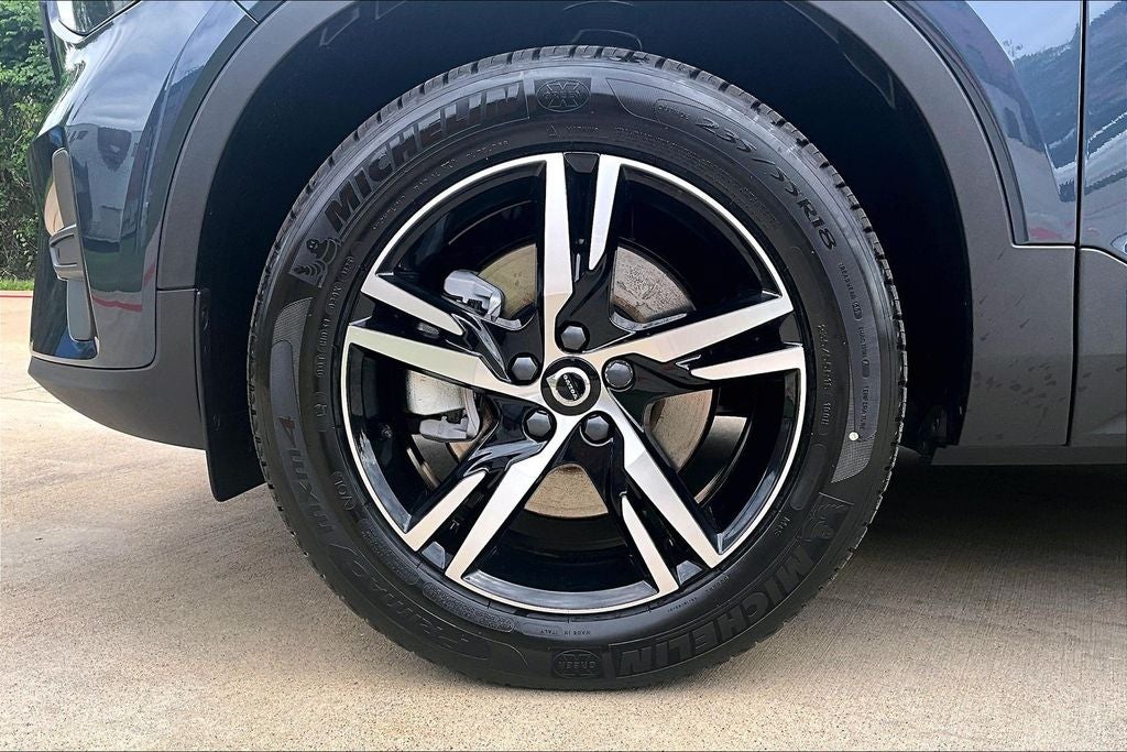 2026 Volvo XC40 B5 Core