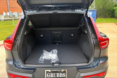 2026 Volvo XC40 B5 Core