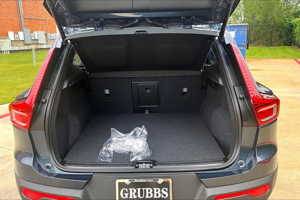 2026 Volvo XC40 B5 Core