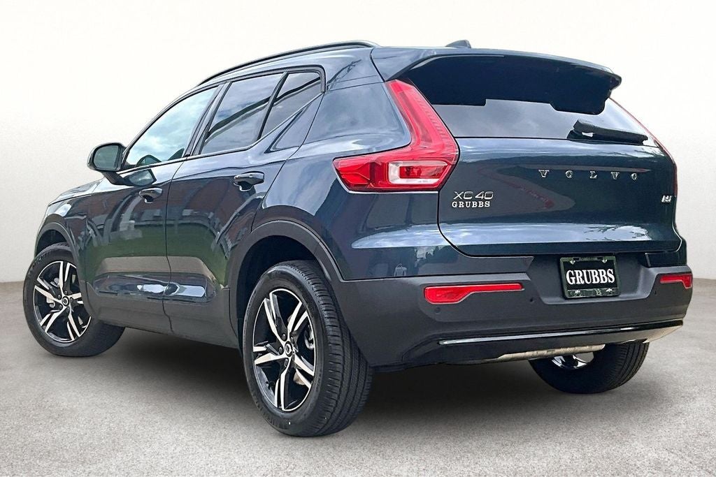2026 Volvo XC40 B5 Core