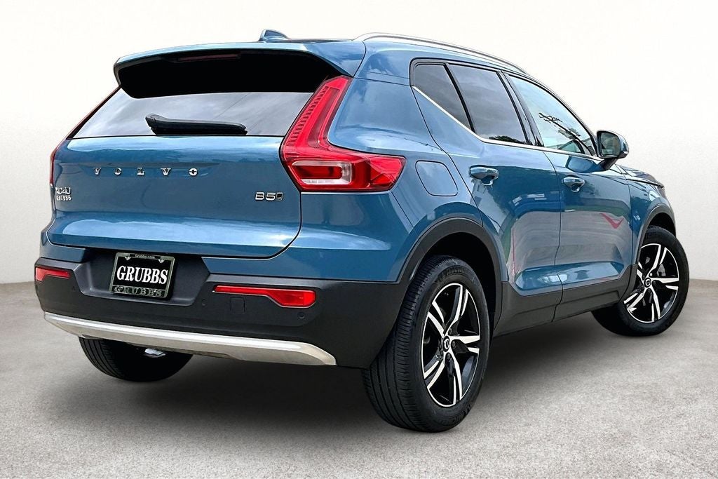 2024 Volvo XC40 B5 Core