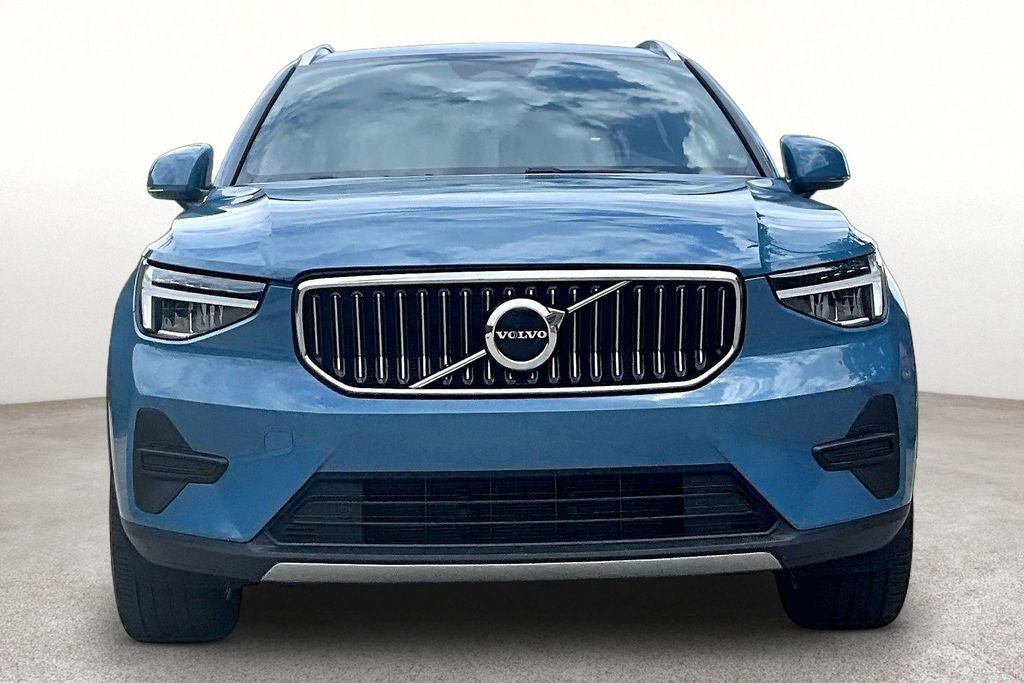 2024 Volvo XC40 B5 Core