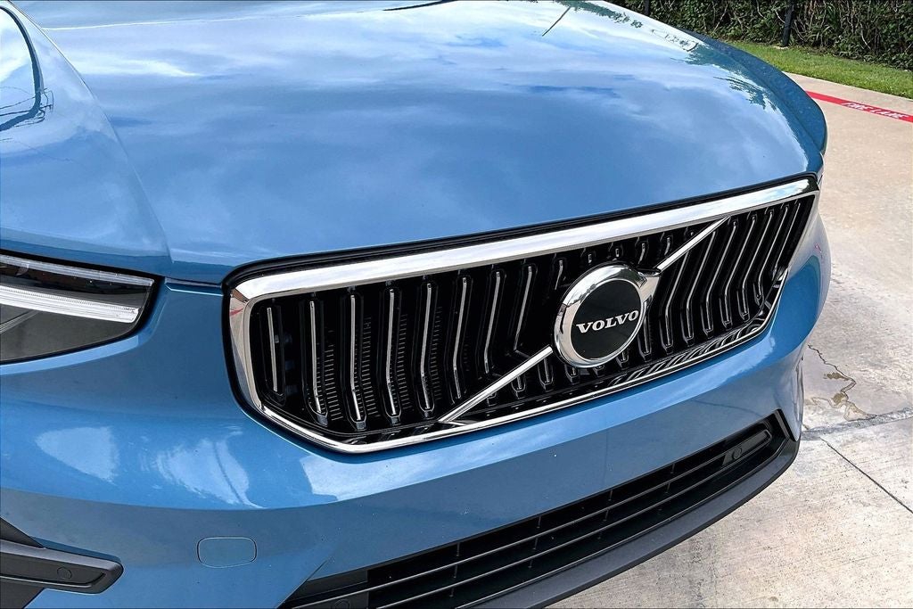 2024 Volvo XC40 B5 Core