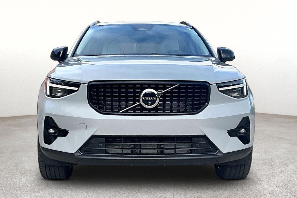 2026 Volvo XC40 B5 Ultra