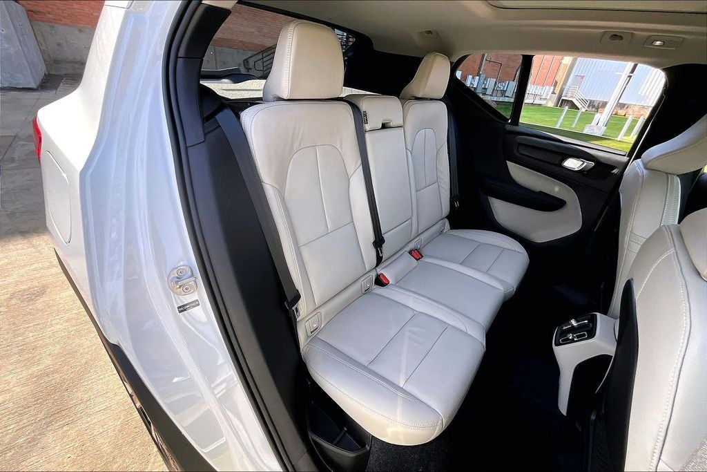 2026 Volvo XC40 B5 Ultra