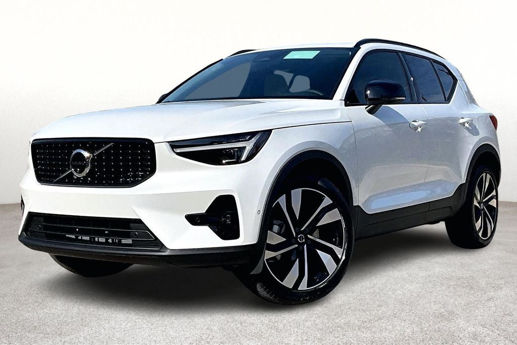 2026 Volvo XC40 B5 Ultra