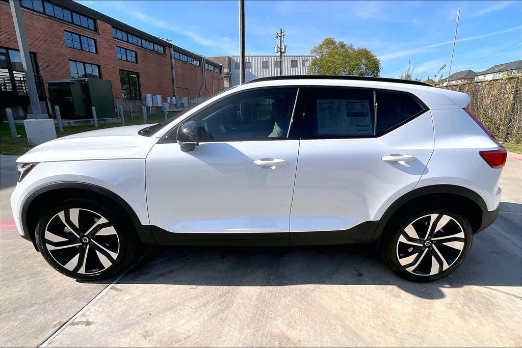 2026 Volvo XC40 B5 Ultra