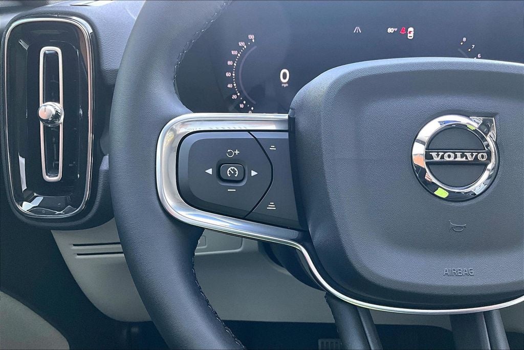 2026 Volvo XC40 B5 Ultra