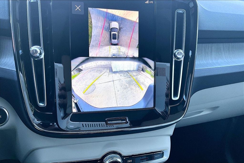 2026 Volvo XC40 B5 Ultra