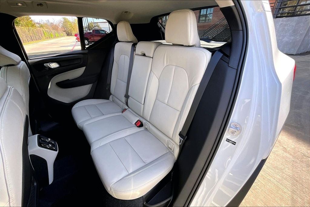 2026 Volvo XC40 B5 Ultra