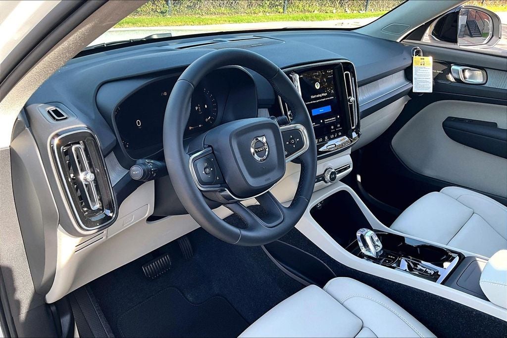 2026 Volvo XC40 B5 Ultra