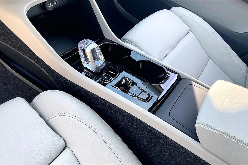 2026 Volvo XC40 B5 Ultra