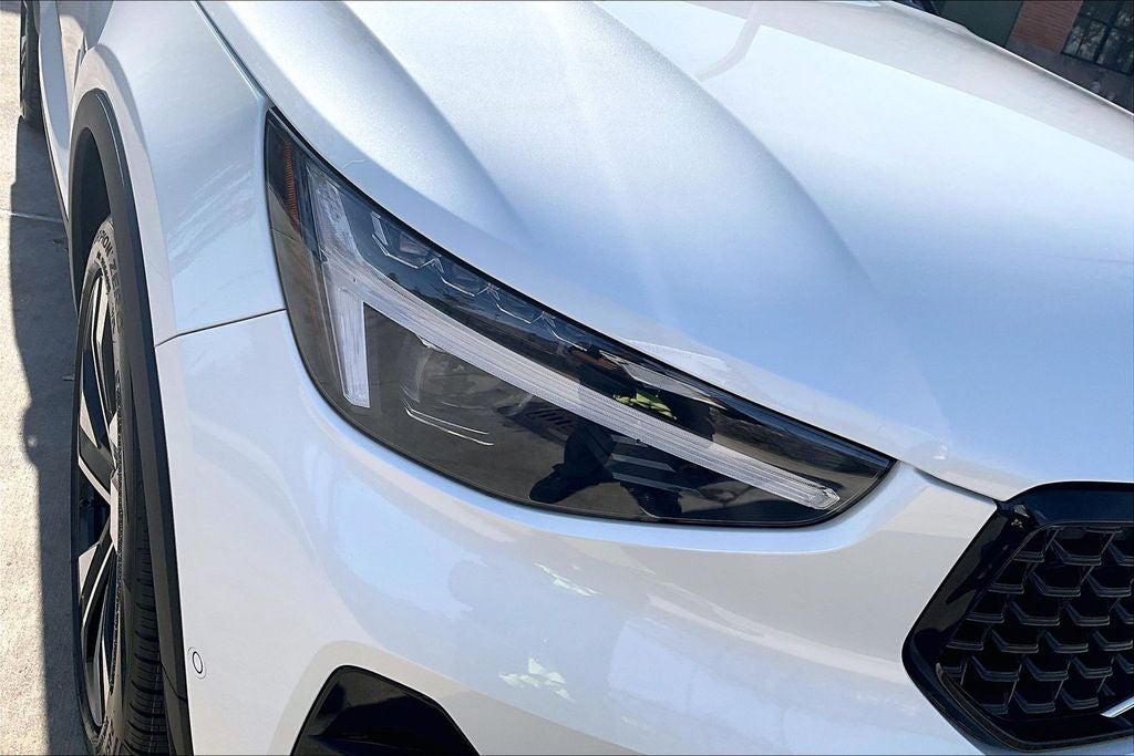 2026 Volvo XC40 B5 Ultra